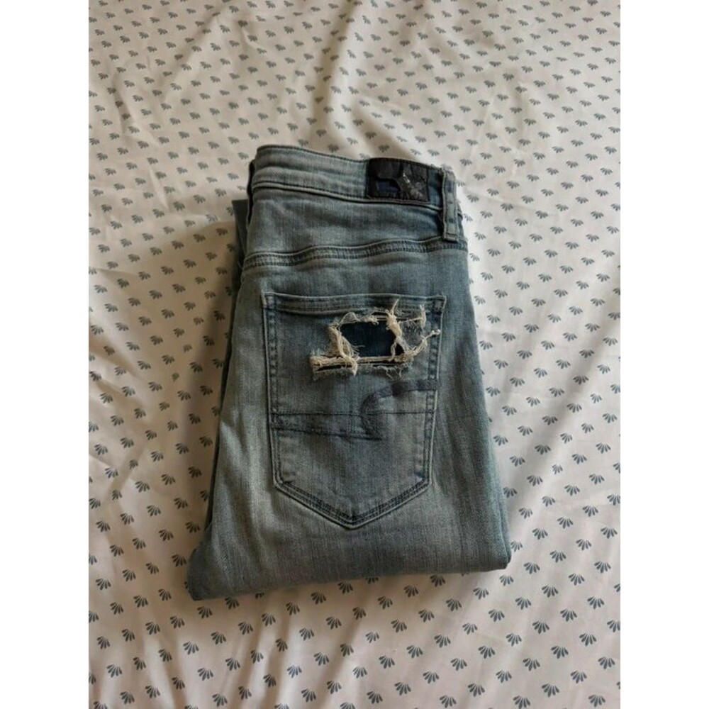 American Eagle Distressed Super High Rise Jeggings